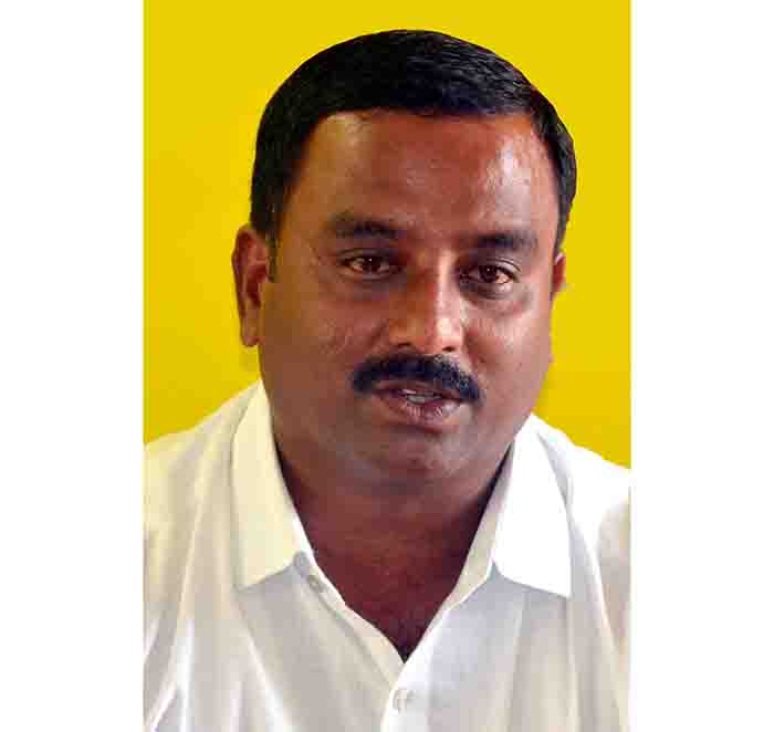 ಚಿಕ್ಕಮಗಳೂರು: ವಿ.ಆರ್.ಎಲ್ ಗೋದಾಮಿನಲ್ಲಿ ಸೀರೆಗಳ ಬಂಡಲ್ ಪ್ರಕರಣ; ಸಮಗ್ರ ತನಿಖೆಗೆ ಕಾಂಗ್ರೆಸ್ ಒತ್ತಾಯ